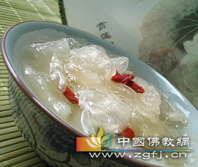 发黄的银耳.jpg
